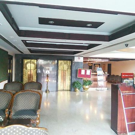 Отель The Woods Manor Mg Road Коччи Экстерьер фото