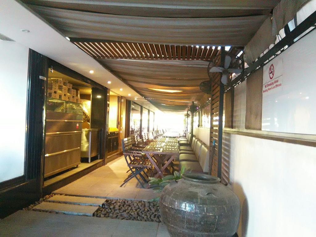 Отель The Woods Manor Mg Road Коччи Экстерьер фото