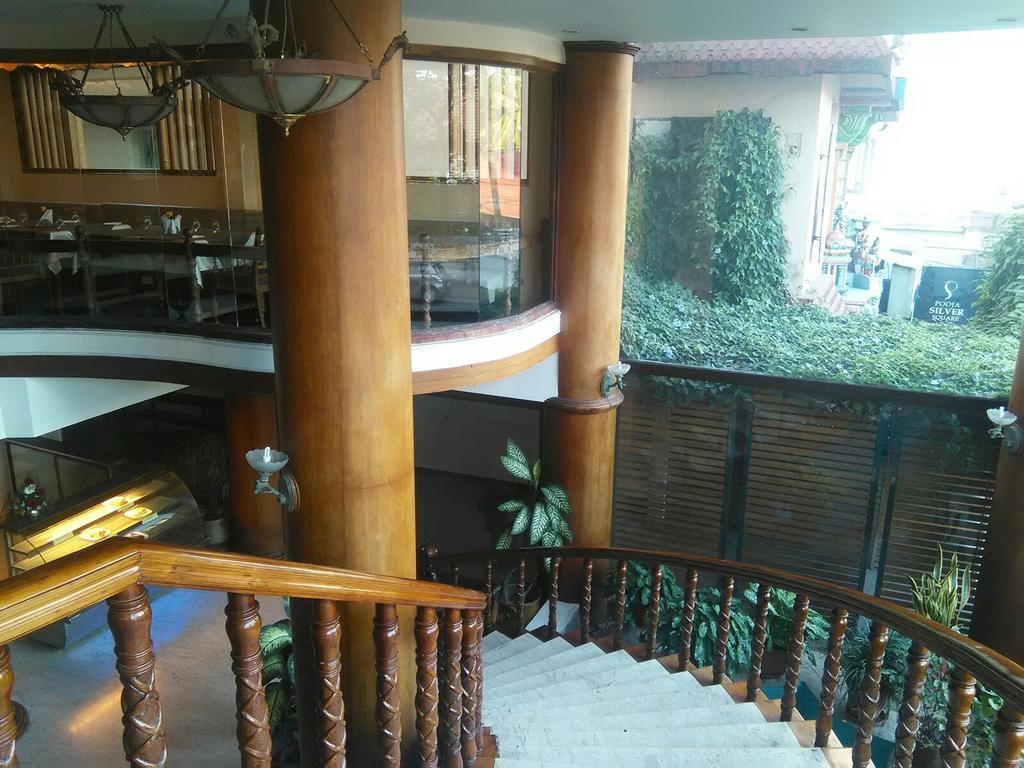 Отель The Woods Manor Mg Road Коччи Экстерьер фото