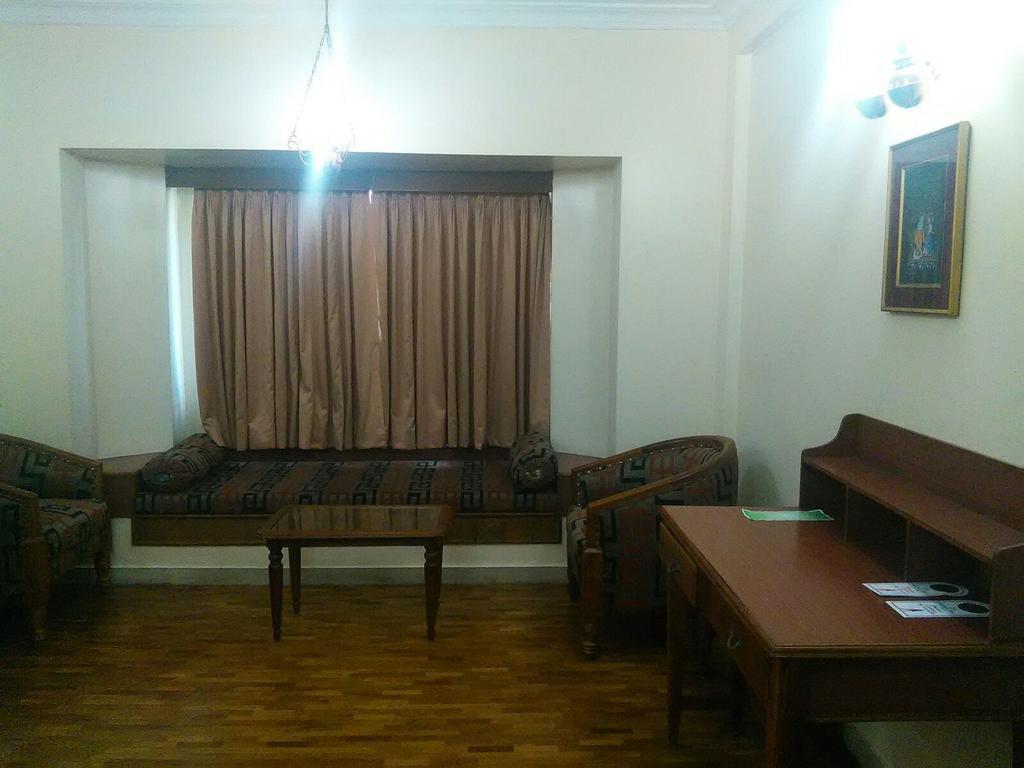 Отель The Woods Manor Mg Road Коччи Экстерьер фото