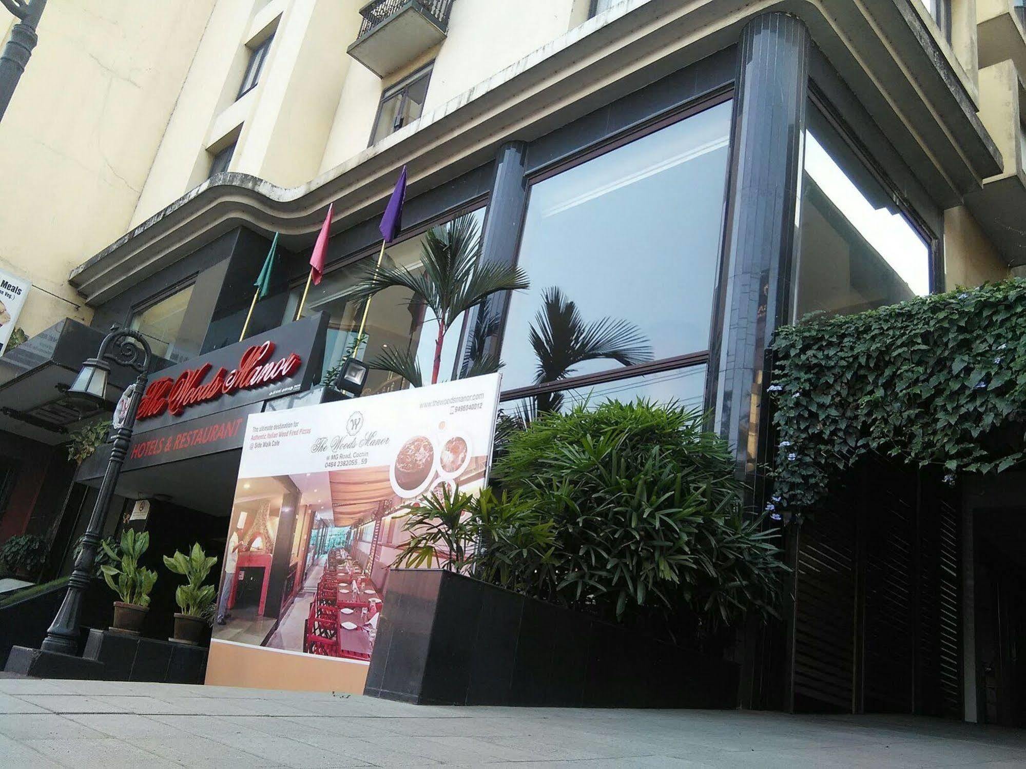 Отель The Woods Manor Mg Road Коччи Экстерьер фото