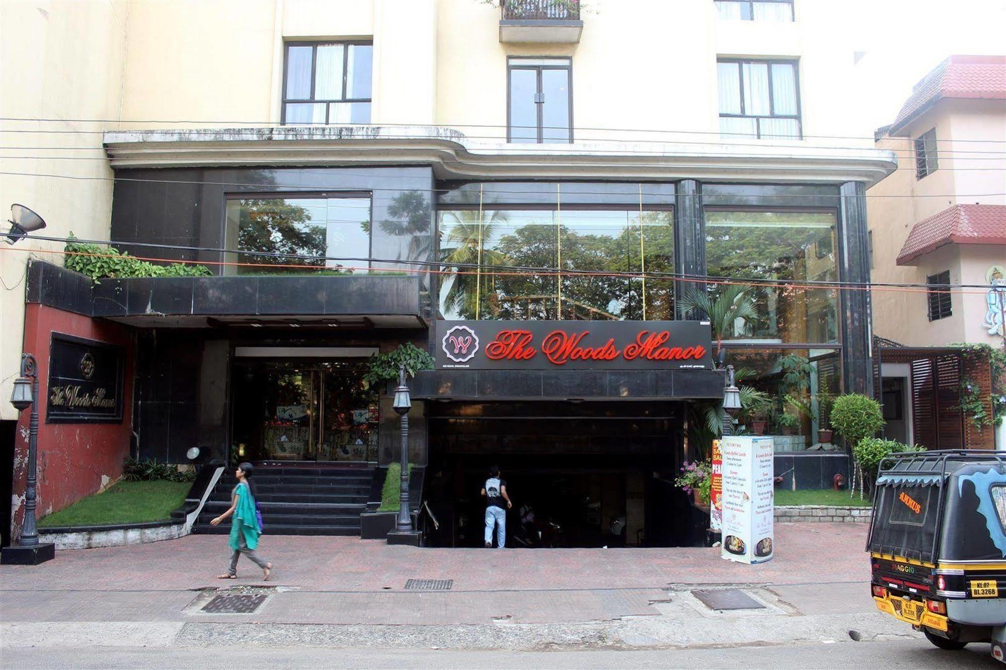 Отель The Woods Manor Mg Road Коччи Экстерьер фото