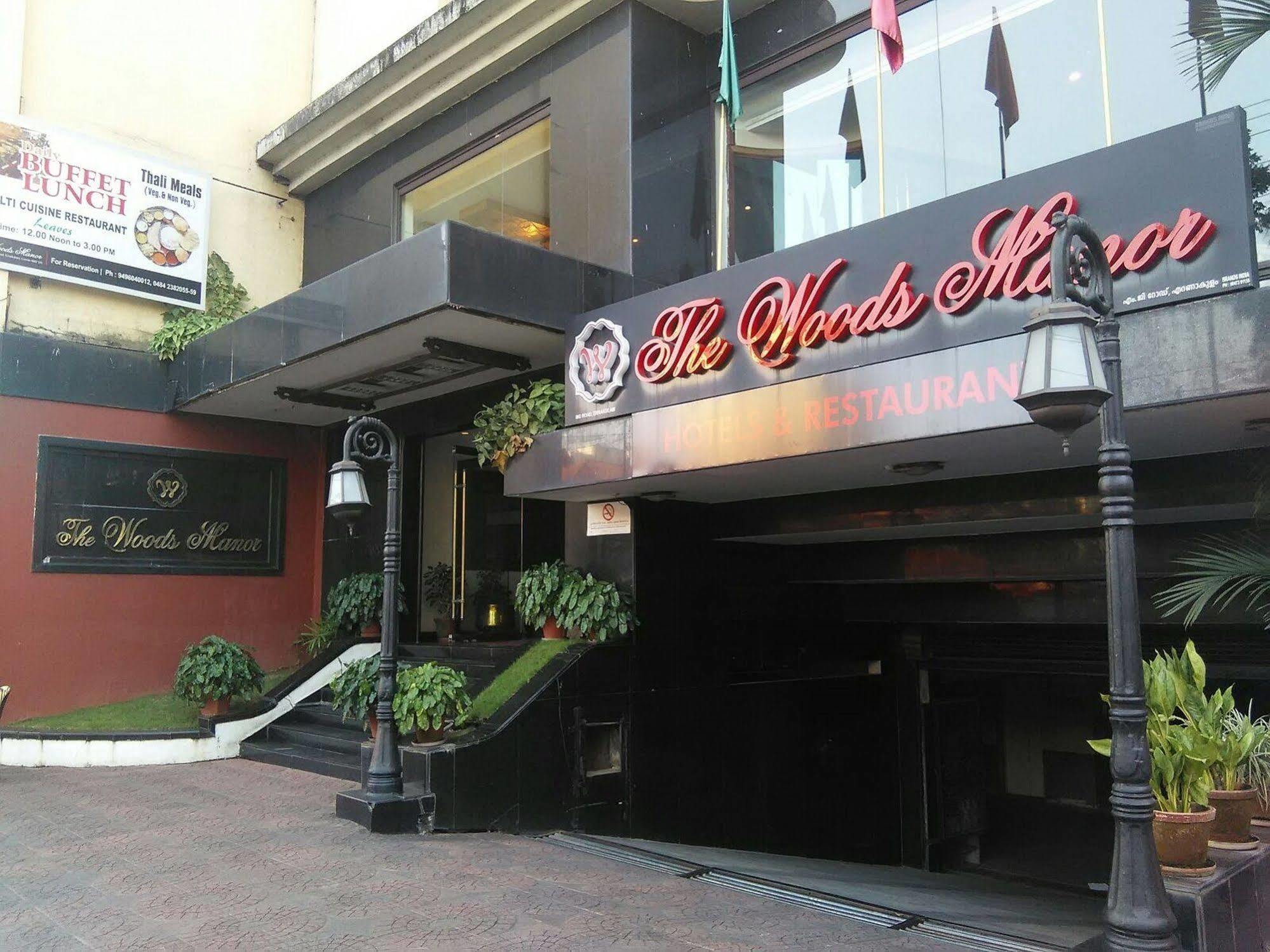 Отель The Woods Manor Mg Road Коччи Экстерьер фото